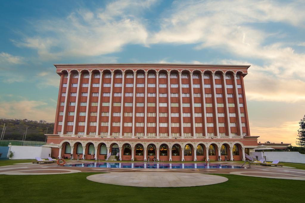 Ramoji Film City- Sitara Luxury Hotel Pedda Ambarpet Exterior foto